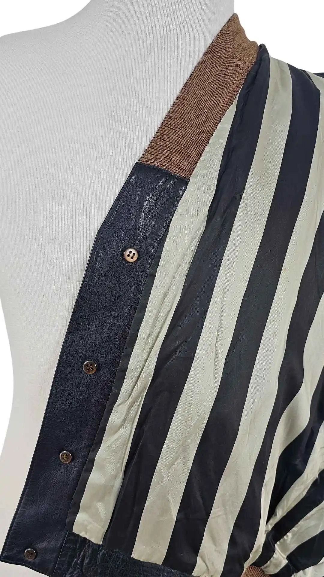 Cazadora Torras Vintage Piel Ante Marrón – Detalles Étnicos Talla 54 (XL) - Imagen 9