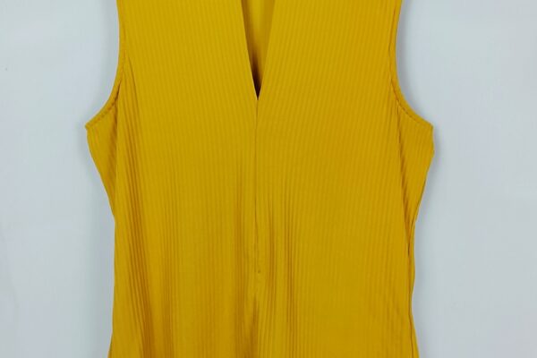 camiseta amarillo mostaza