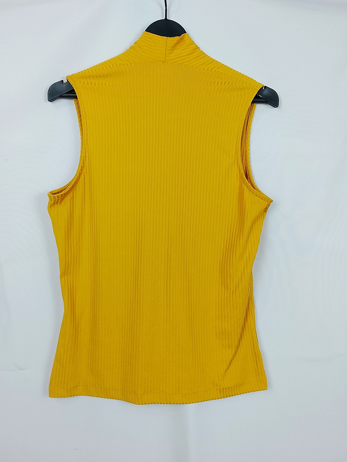 camiseta amarillo mostaza