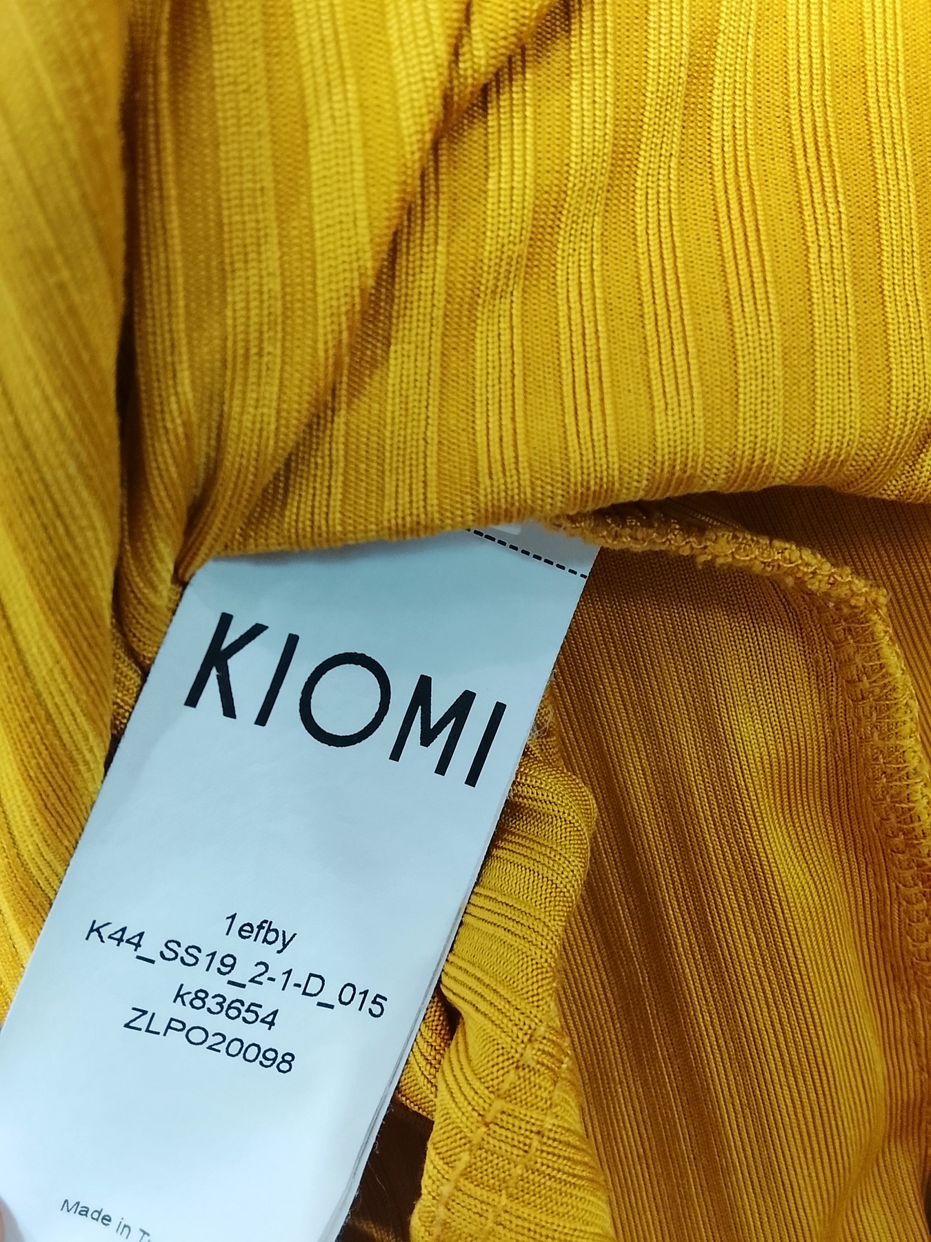 camiseta amarillo mostaza